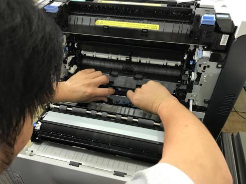 HP CP5225 進紙組斷裂維修