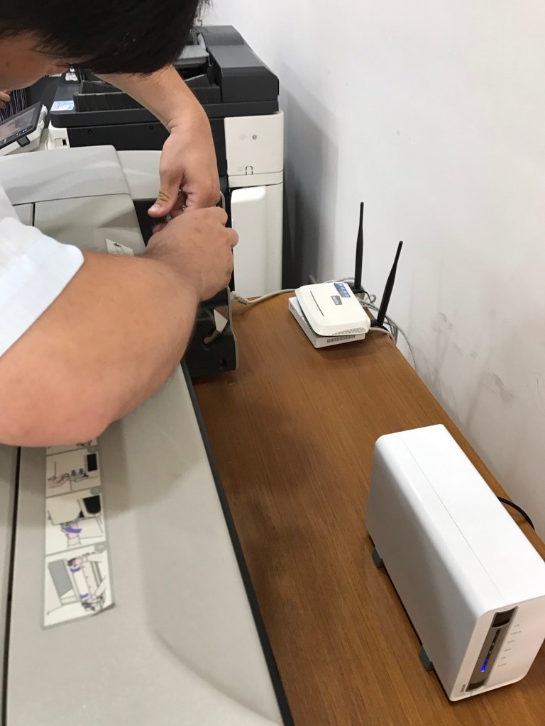 泓統資訊-HP DJ-500繪圖機更換送紙座﻿