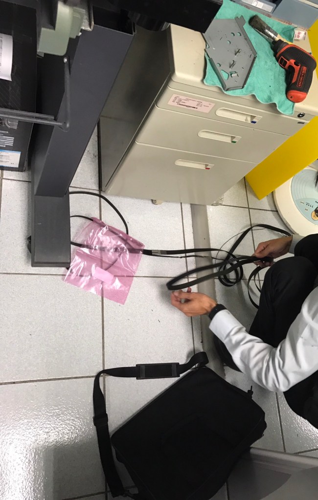 泓統資訊-HP DJ-4000繪圖機更換皮帶