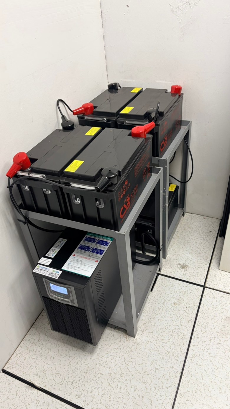 【飯店機房的「心臟手術」！看泓統資訊如何完美執行 UPS 汰舊換新工程&nbsp;🛠️】